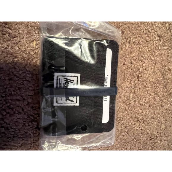 Herschel Charlie Wallet Mens RIFD Black NEW - Picture 2 of 2